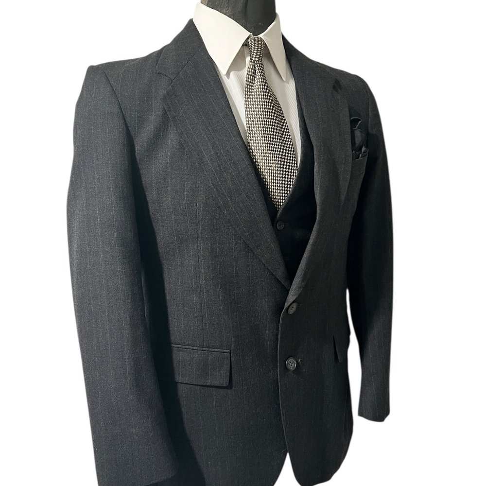 Bergamo Roma Gray Blazer and Vest, Classic Notched Lapels☑️ - Picture 4 of 11